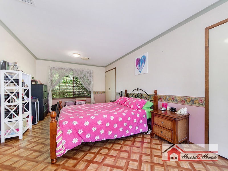 33 Yorkshire Crescent, Mount Warren Park QLD 4207