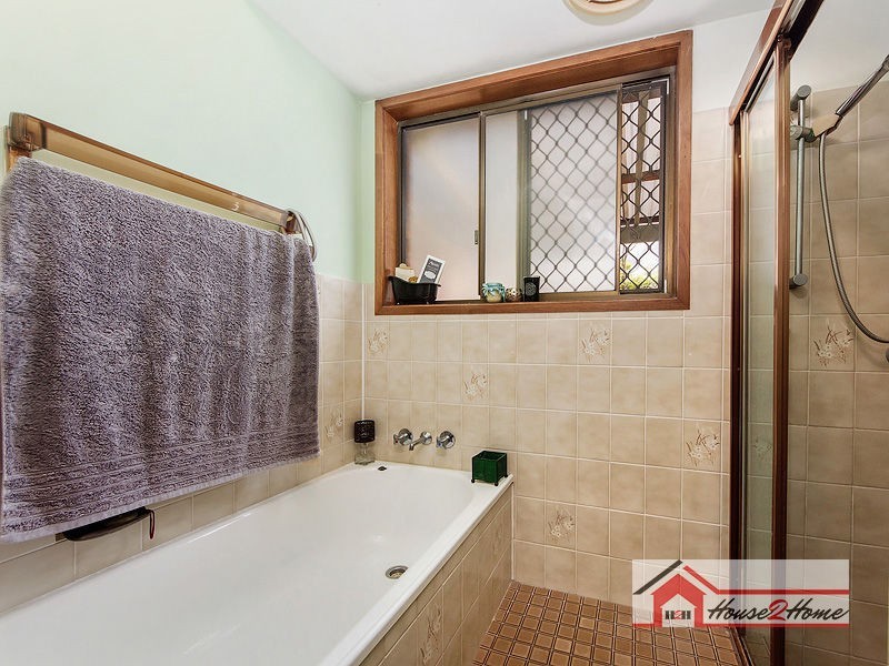 33 Yorkshire Crescent, Mount Warren Park QLD 4207