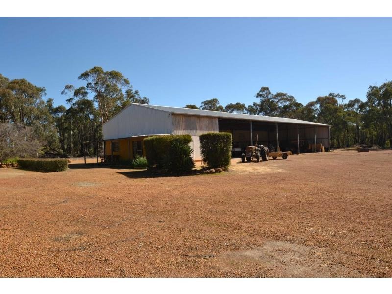 307 Chinganning Road, Wooroloo WA 6558