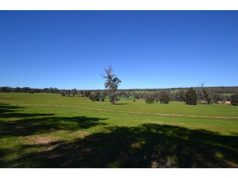 307 Chinganning Road, Wooroloo WA 6558