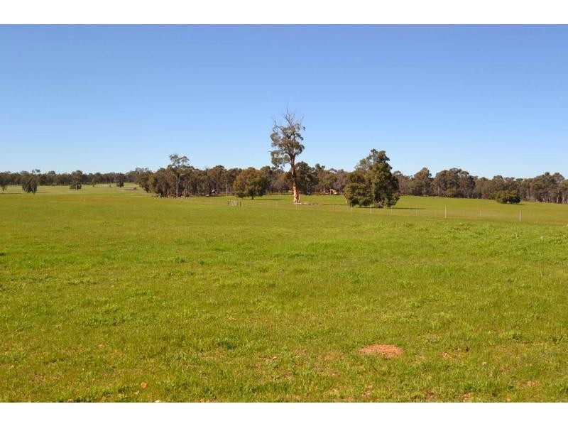 307 Chinganning Road, Wooroloo WA 6558