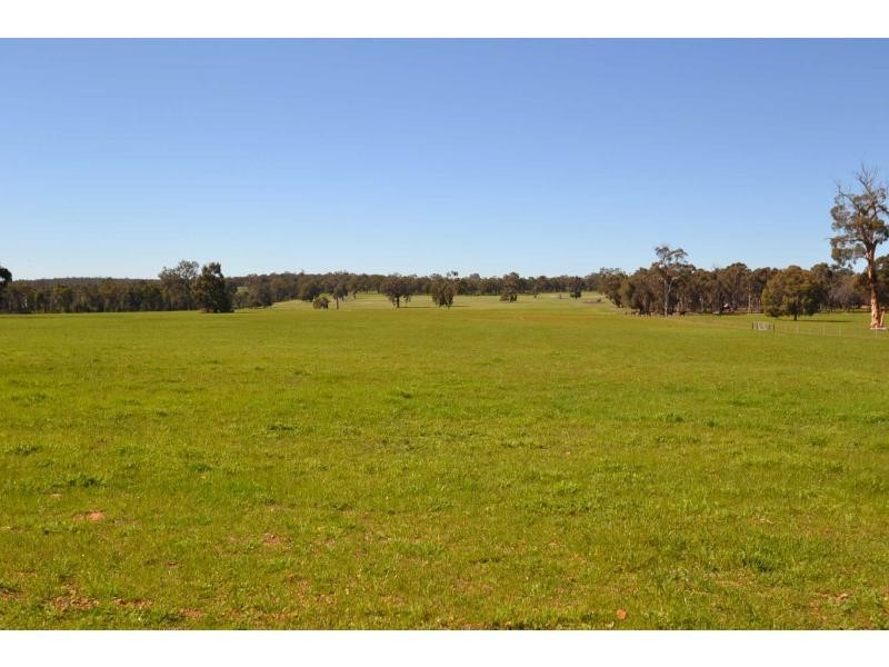 307 Chinganning Road, Wooroloo WA 6558