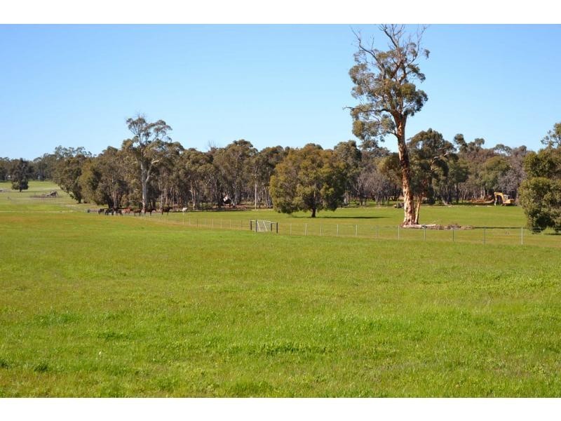 307 Chinganning Road, Wooroloo WA 6558
