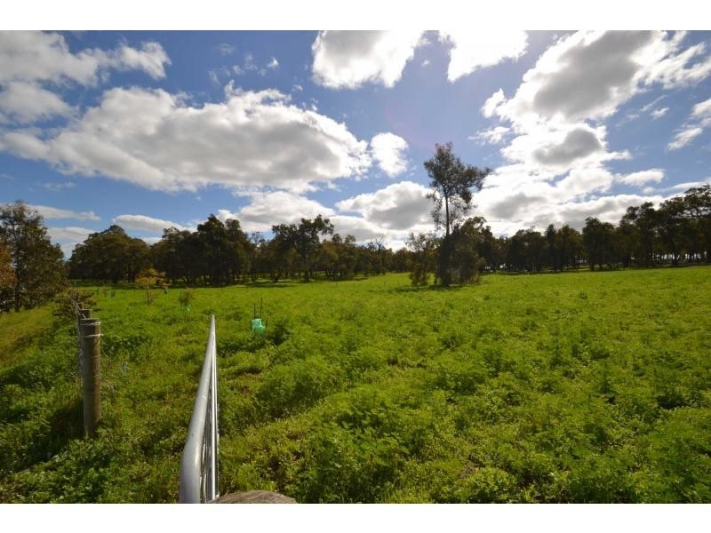 304 Maine-Anjou Drive, Lower Chittering WA 6084