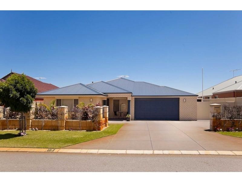 15 Riverdell Fairway, Carramar WA 6031
