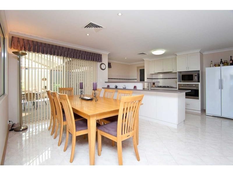 15 Riverdell Fairway, Carramar WA 6031