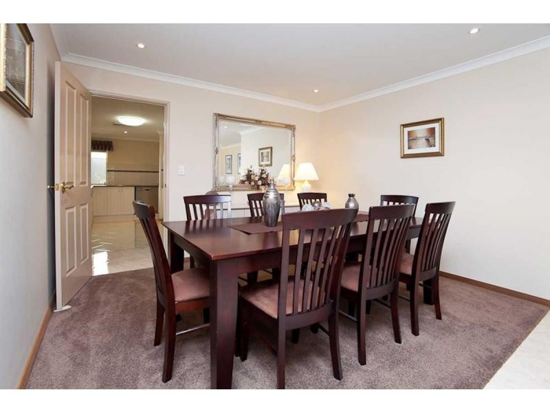 15 Riverdell Fairway, Carramar WA 6031