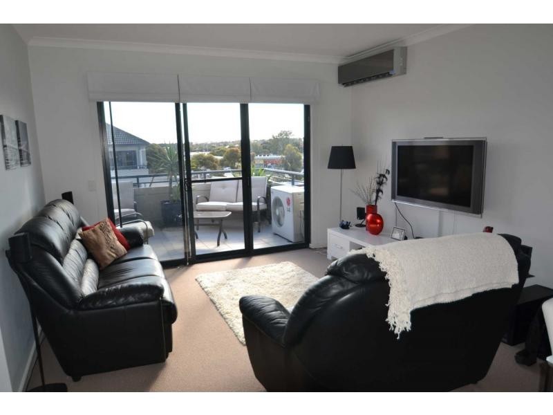 64/1 Sunlander Drive, Currambine WA 6028