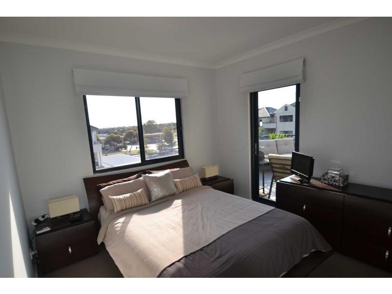 64/1 Sunlander Drive, Currambine WA 6028