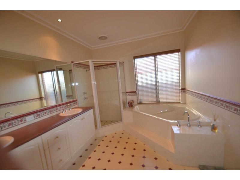 21 Newgain Crescent, Carramar WA 6031