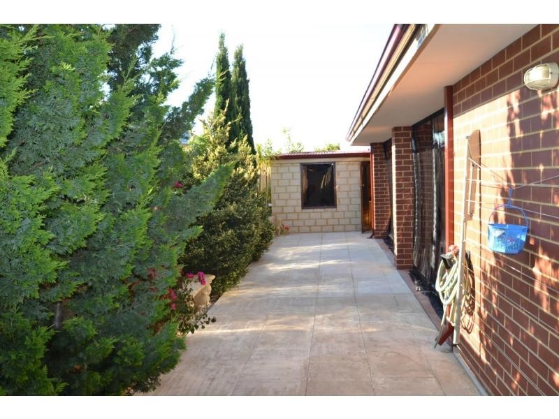 21 Newgain Crescent, Carramar WA 6031