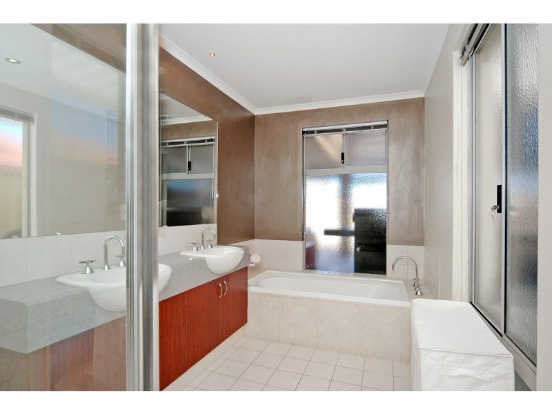 162 Golflinks Drive, Carramar WA 6031