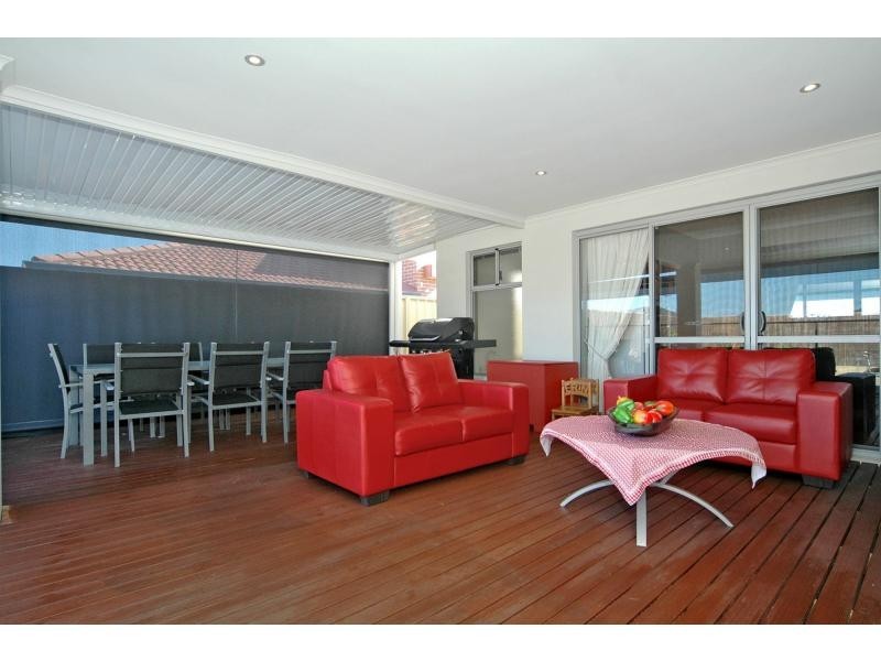 162 Golflinks Drive, Carramar WA 6031