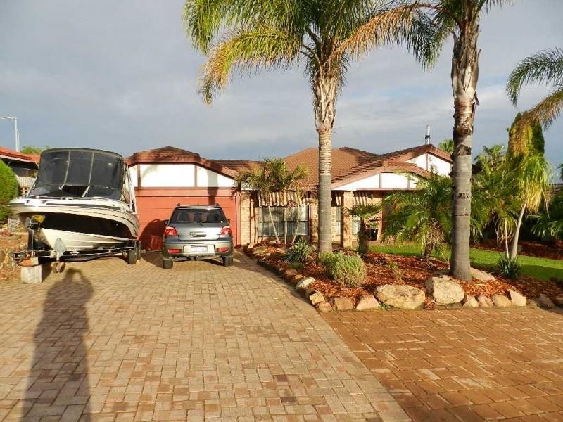 6 McKee Place, Kingsley WA 6026