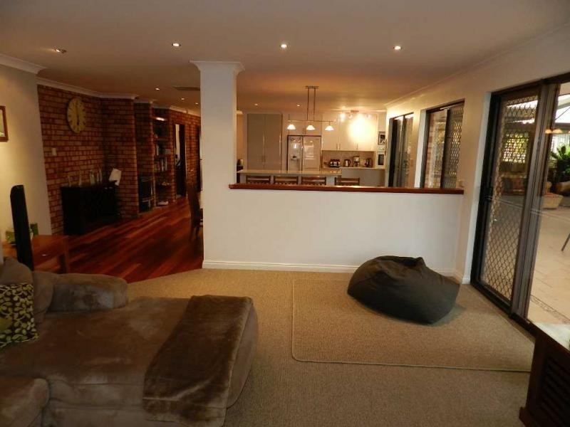 6 McKee Place, Kingsley WA 6026