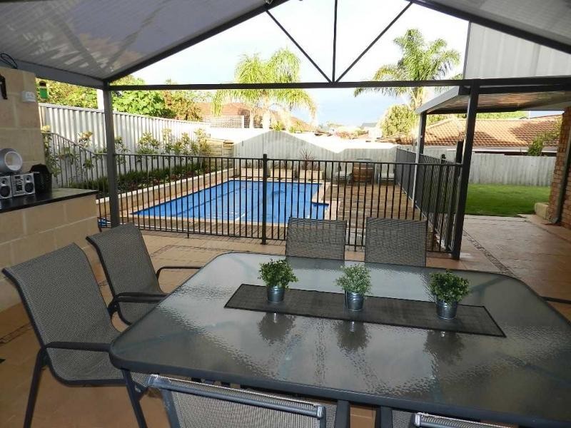 6 McKee Place, Kingsley WA 6026