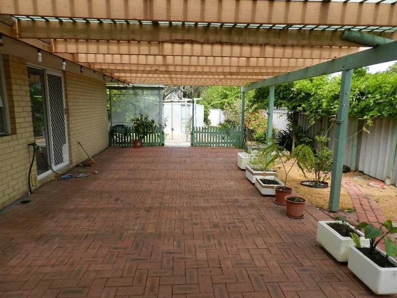4b Glen Place, Hocking WA 6065