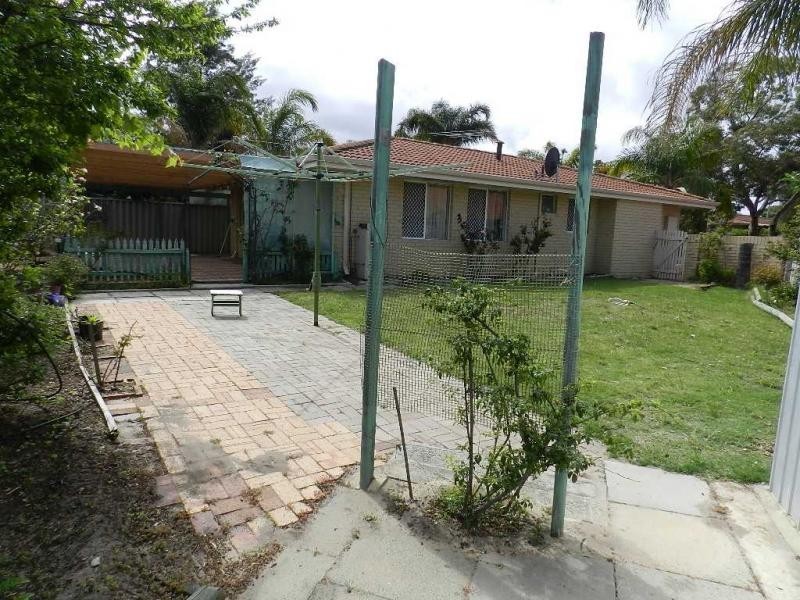 4b Glen Place, Hocking WA 6065