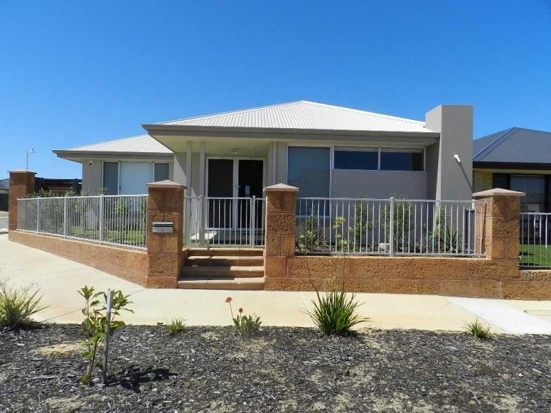 1 Dillwynia Bend, Banksia Grove WA 6031