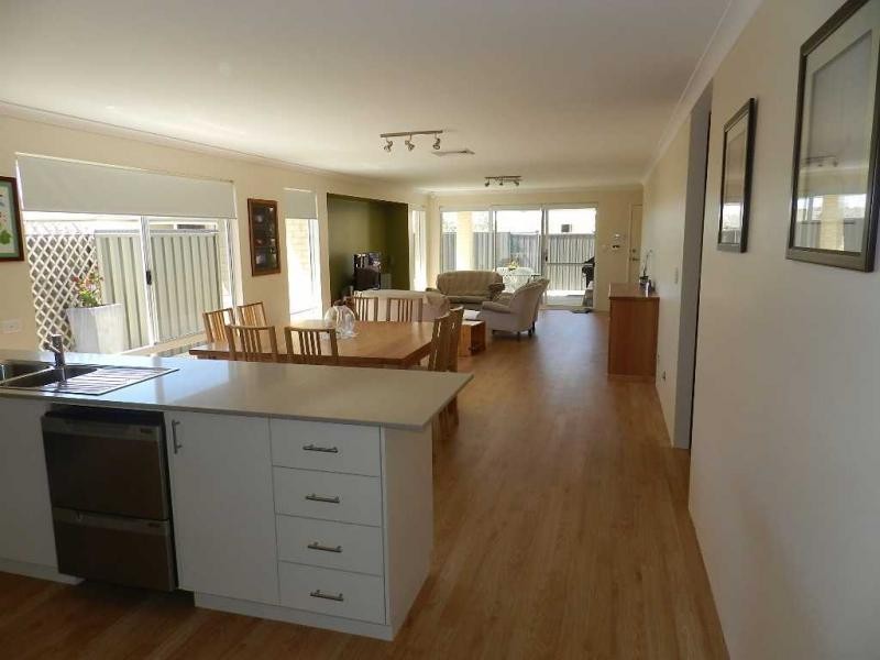 1 Dillwynia Bend, Banksia Grove WA 6031