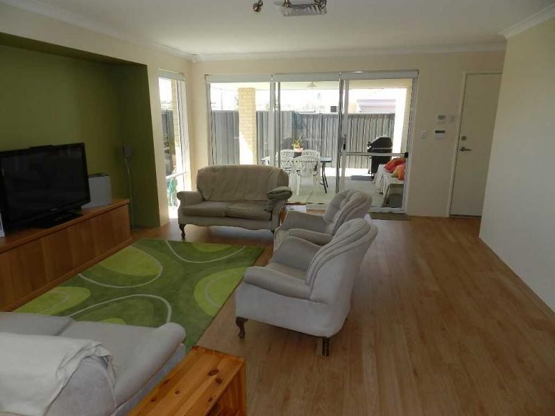 1 Dillwynia Bend, Banksia Grove WA 6031