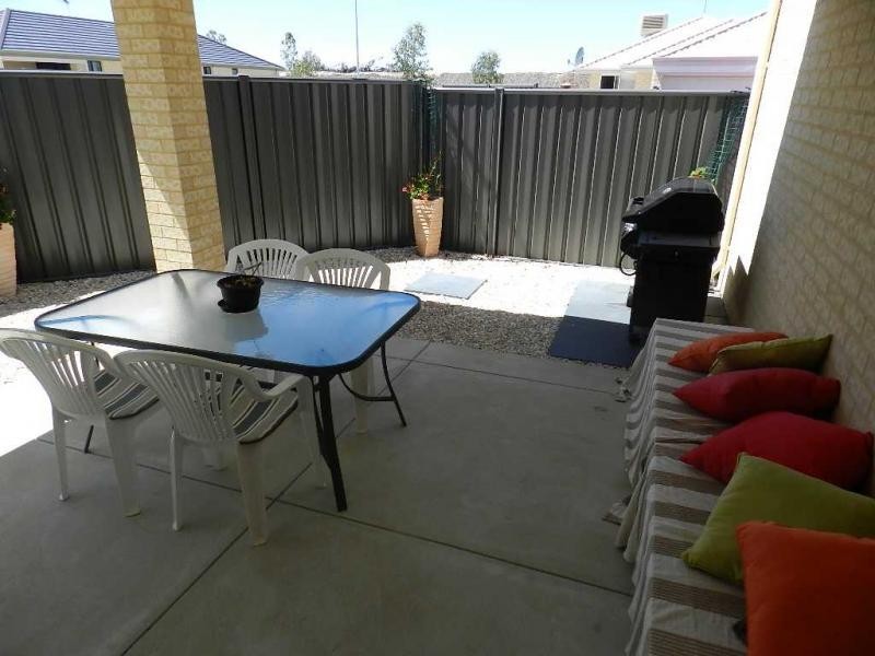 1 Dillwynia Bend, Banksia Grove WA 6031