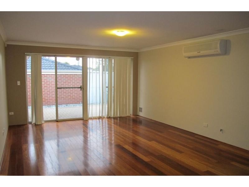 5/9 Yarra Court, Carramar WA 6031