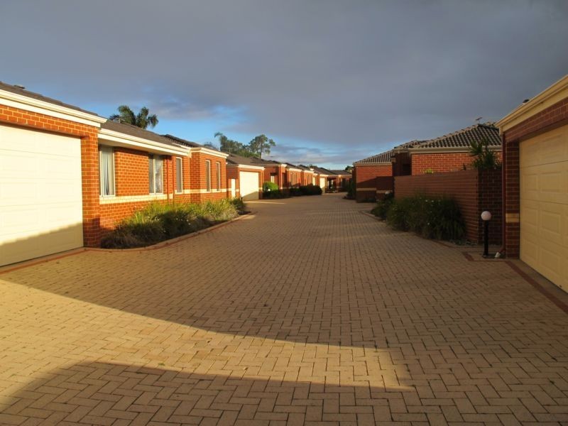 5/9 Yarra Court, Carramar WA 6031