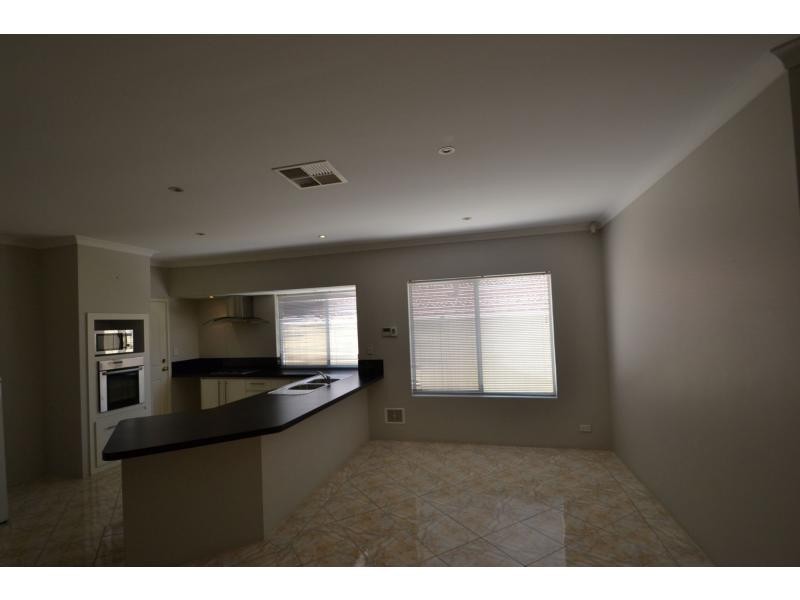 10 Chiddingstone Way, Darch WA 6065