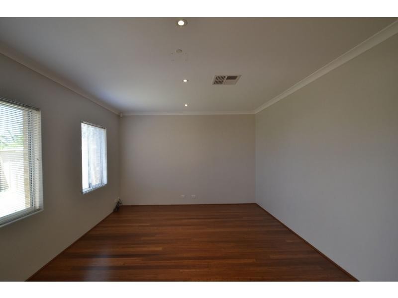 10 Chiddingstone Way, Darch WA 6065