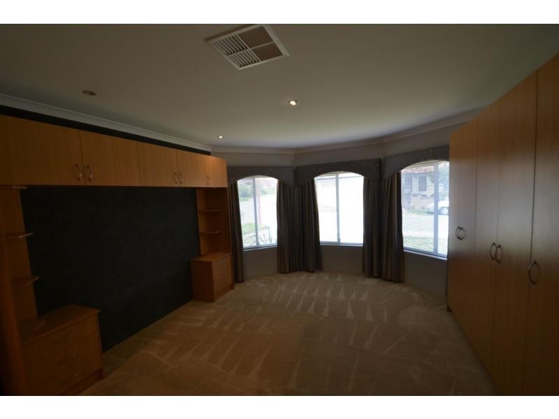 10 Chiddingstone Way, Darch WA 6065