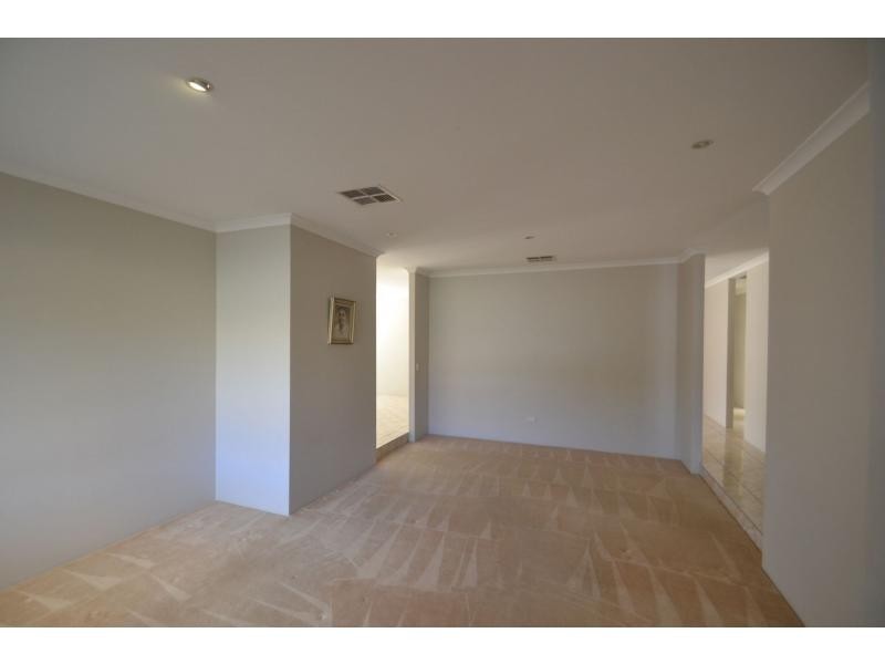 10 Chiddingstone Way, Darch WA 6065