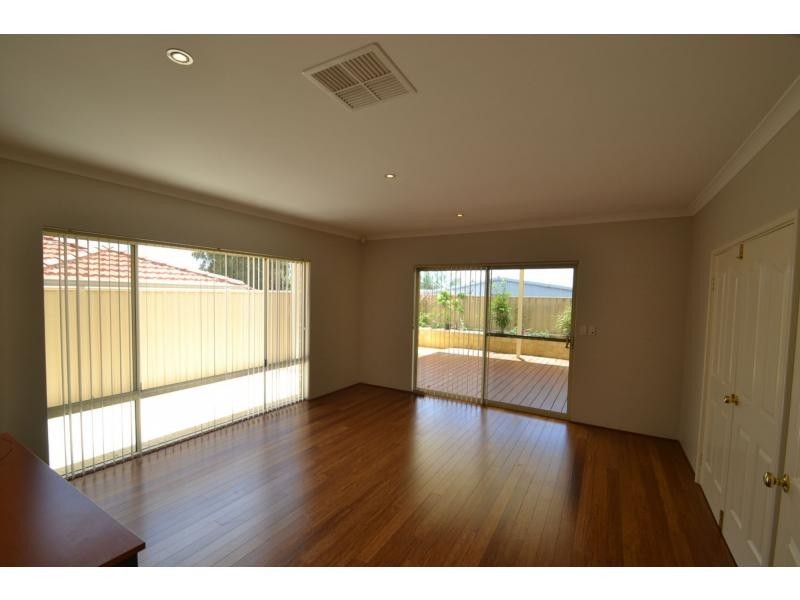 10 Chiddingstone Way, Darch WA 6065