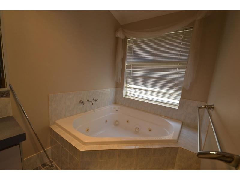 10 Chiddingstone Way, Darch WA 6065