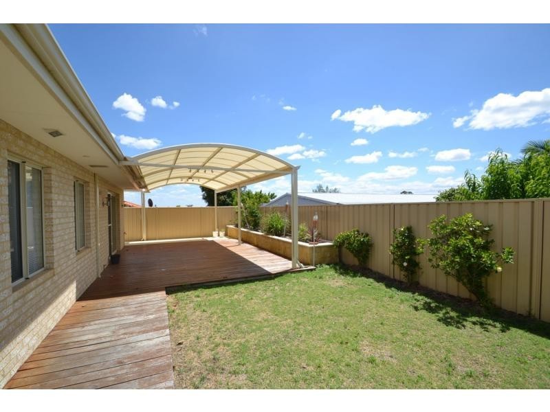 10 Chiddingstone Way, Darch WA 6065