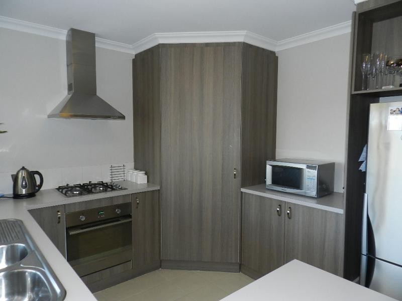 17 Jedburgh Loop, Sinagra WA 6065