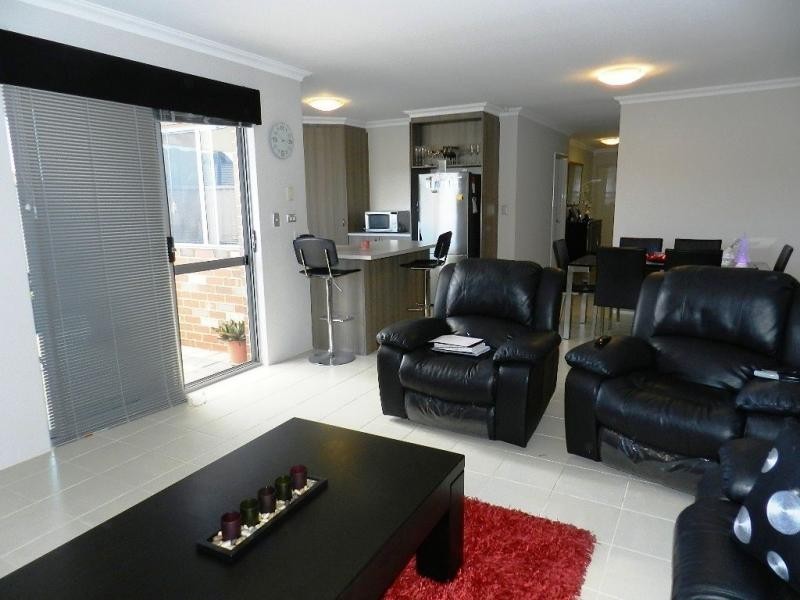 17 Jedburgh Loop, Sinagra WA 6065