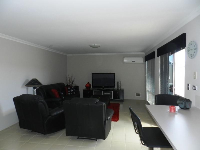 17 Jedburgh Loop, Sinagra WA 6065