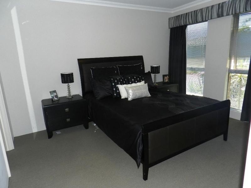 17 Jedburgh Loop, Sinagra WA 6065