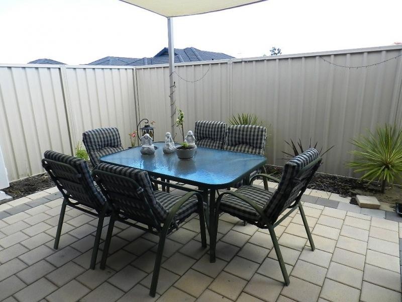 17 Jedburgh Loop, Sinagra WA 6065