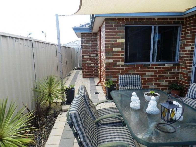 17 Jedburgh Loop, Sinagra WA 6065