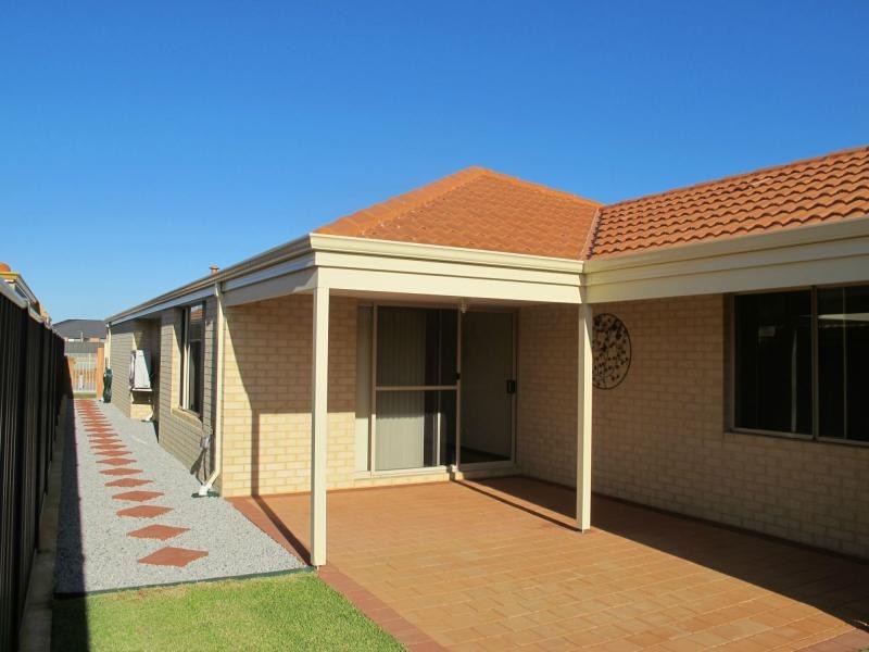 98 Joseph Banks Boulevard, Banksia Grove WA 6031