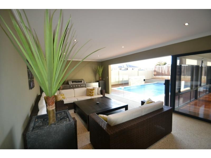 25 St Anthony Avenue, Quinns Rocks WA 6030