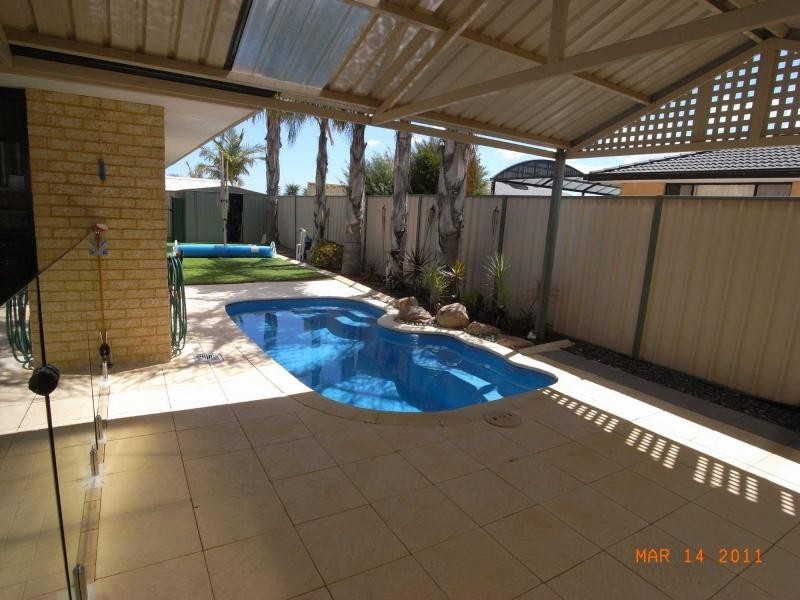 77 Manchester Drive, Hocking WA 6065