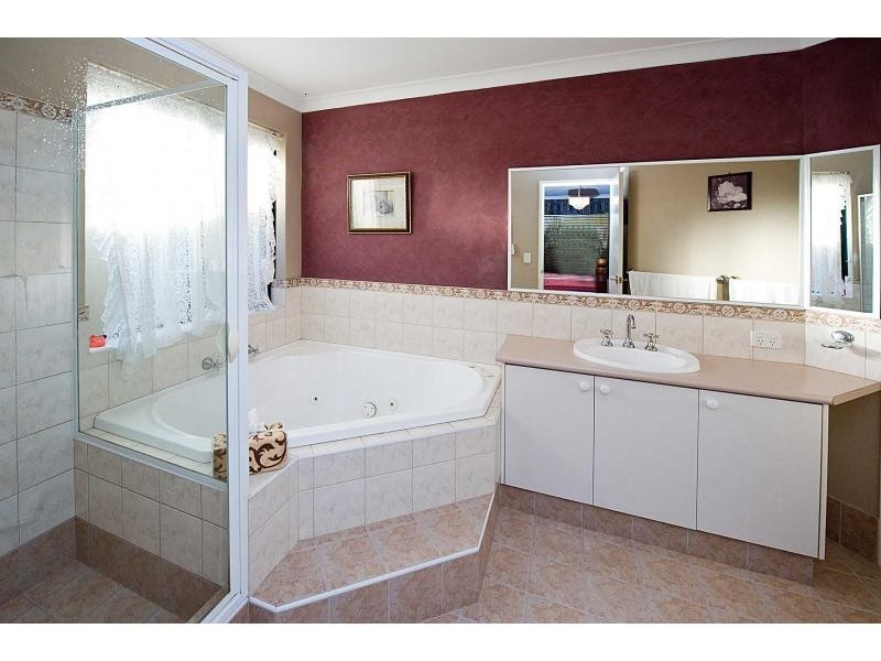 77 Manchester Drive, Hocking WA 6065