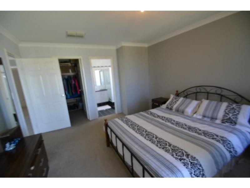 33 Cyandra Loop, Banksia Grove WA 6031