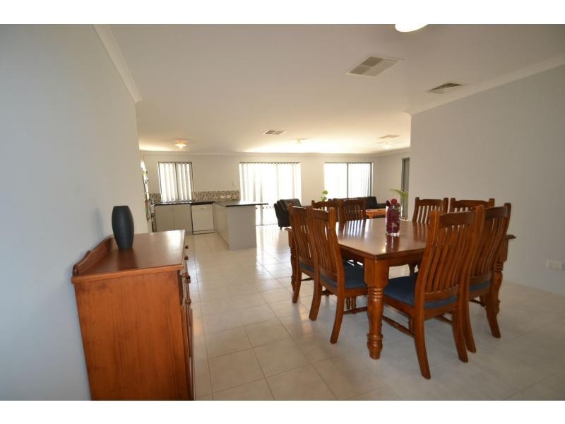 33 Cyandra Loop, Banksia Grove WA 6031