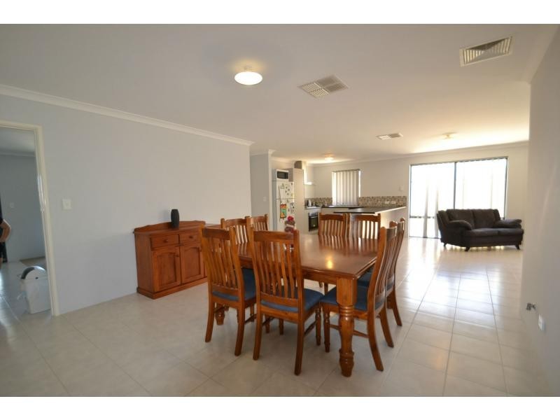 33 Cyandra Loop, Banksia Grove WA 6031