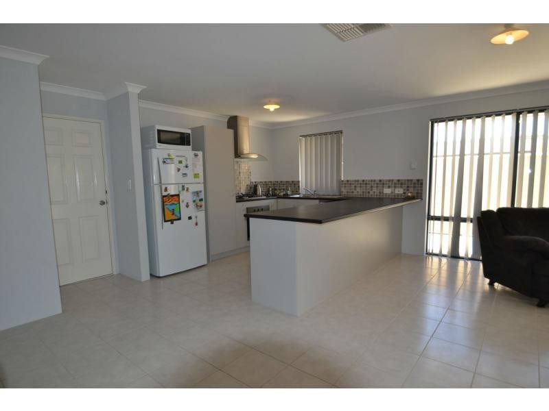33 Cyandra Loop, Banksia Grove WA 6031