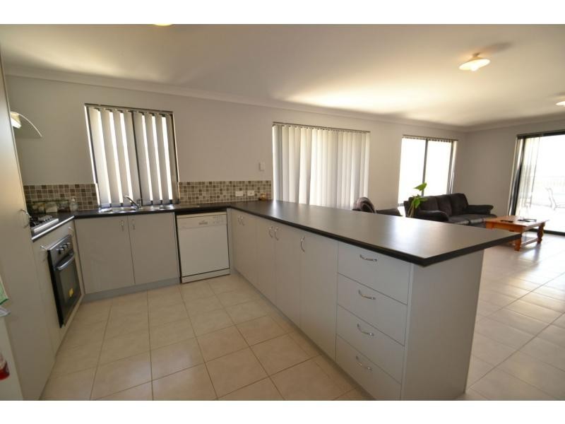 33 Cyandra Loop, Banksia Grove WA 6031